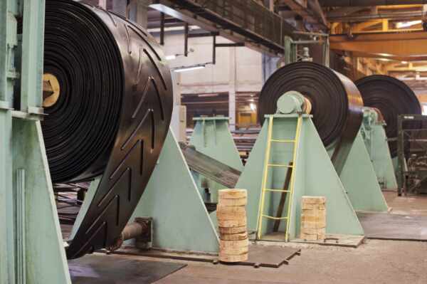 Understanding the Crucial Decision: Repairing vs Replacing Conveyor Belts