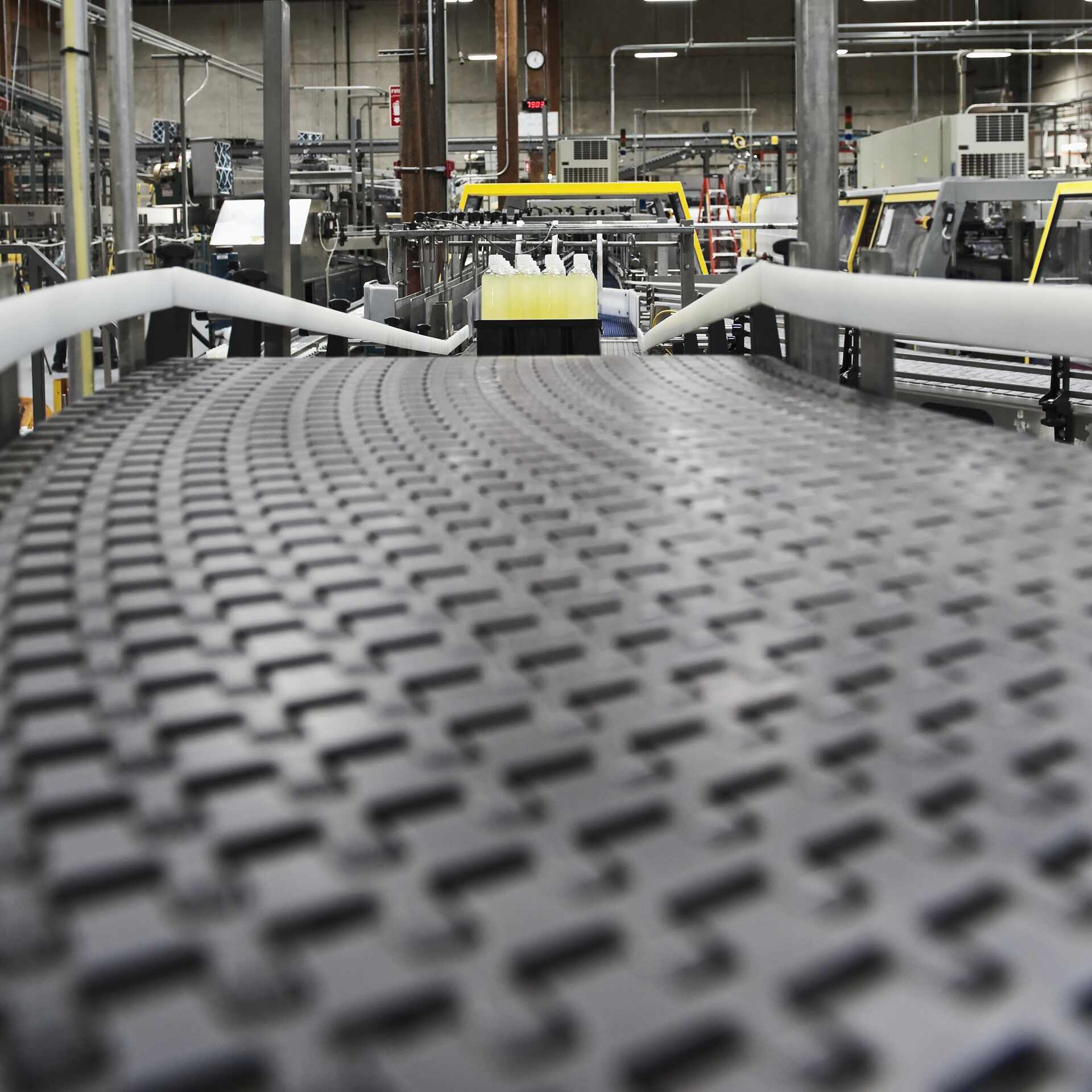 Choosing the Ideal Conveyor System: A Comprehensive Guide to Types, Applications and Factors to Consider