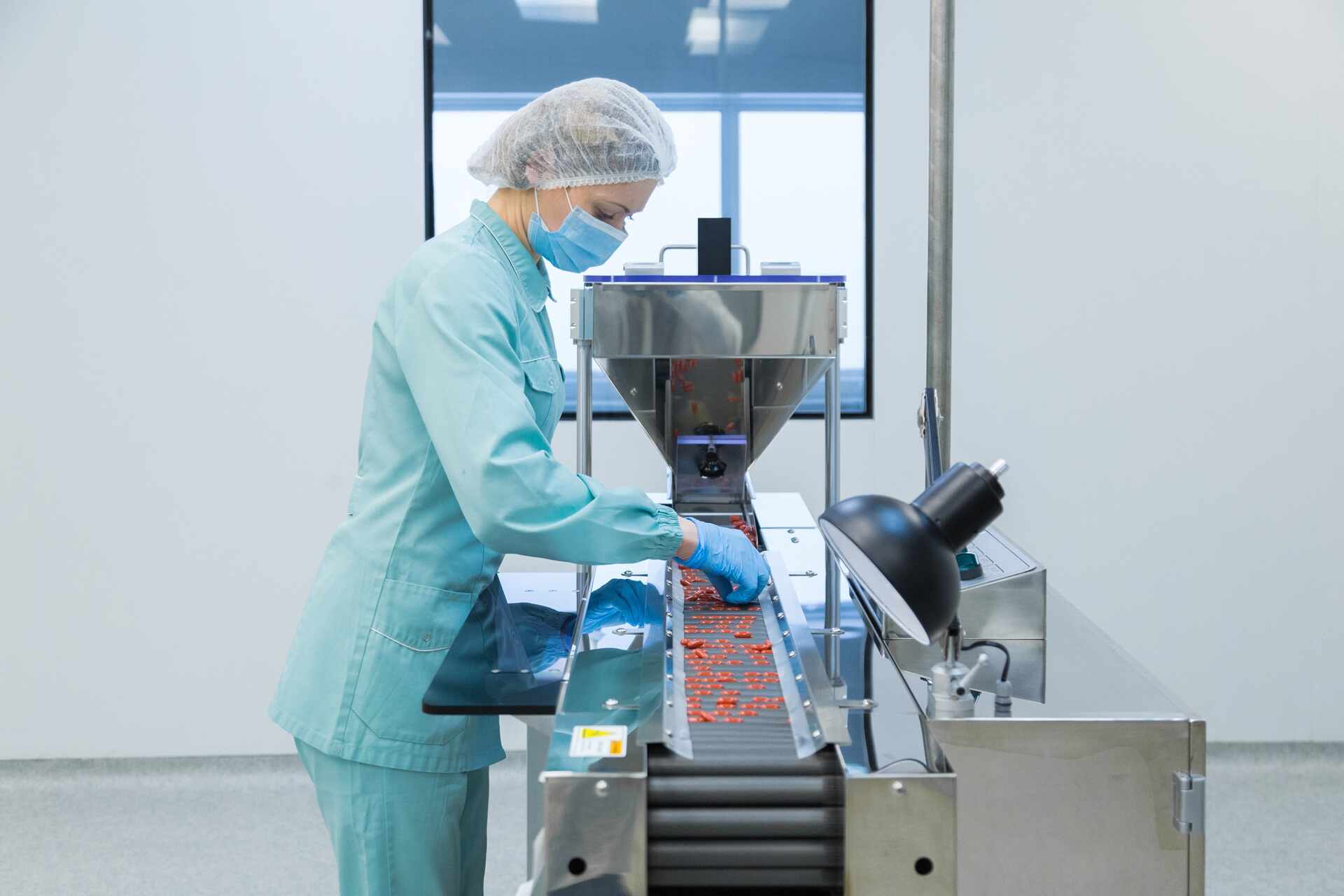 Maximising Pharmaceutical Production with the Right Conveyor Belt Solutions