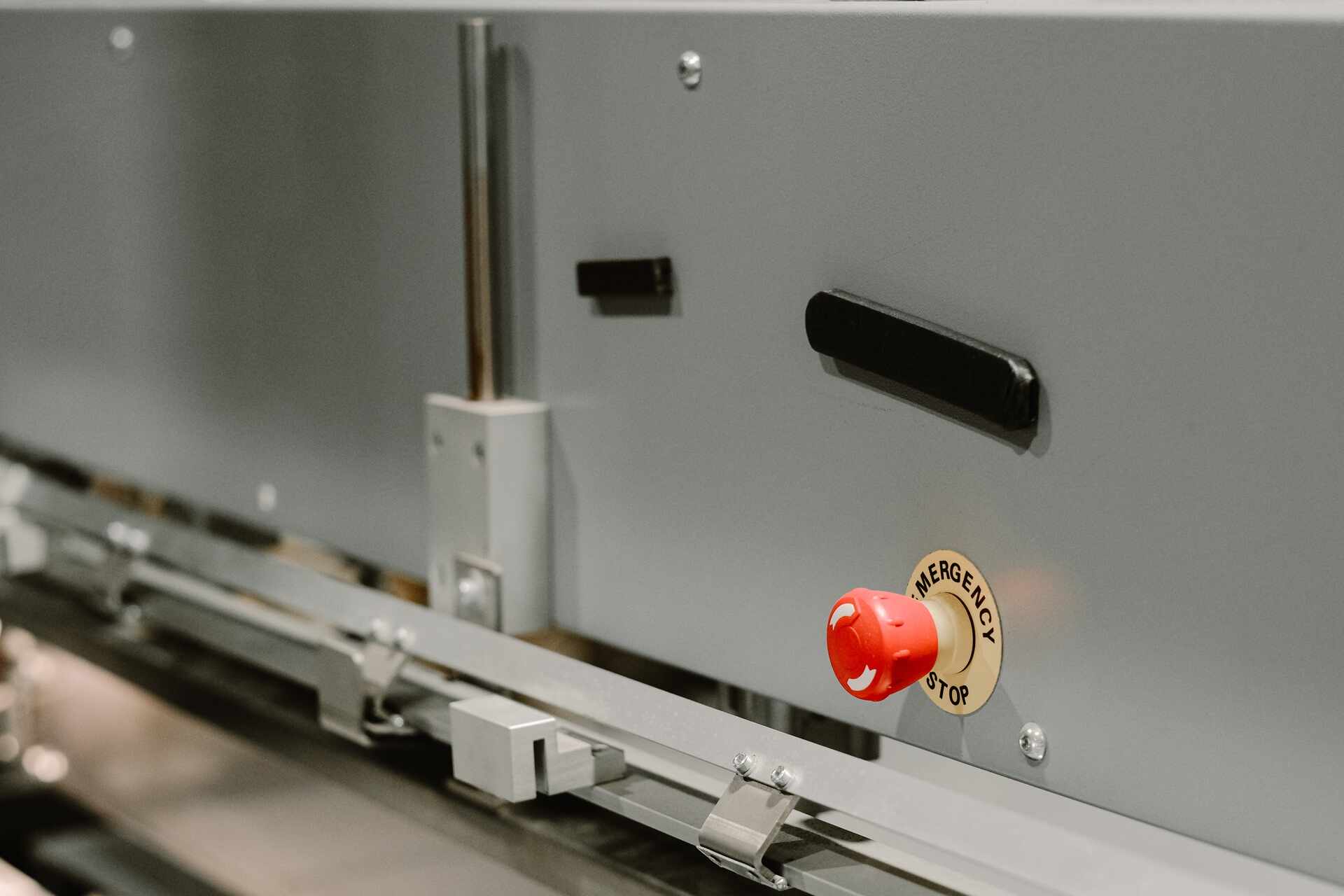 Conveyor System Safety: Best Practices and Tips for a Safe Working Environment