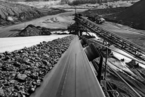 Steel Conveyor Belts: Applications, Benefits, and Choosing the Right Type for Your Manufacturing Needs