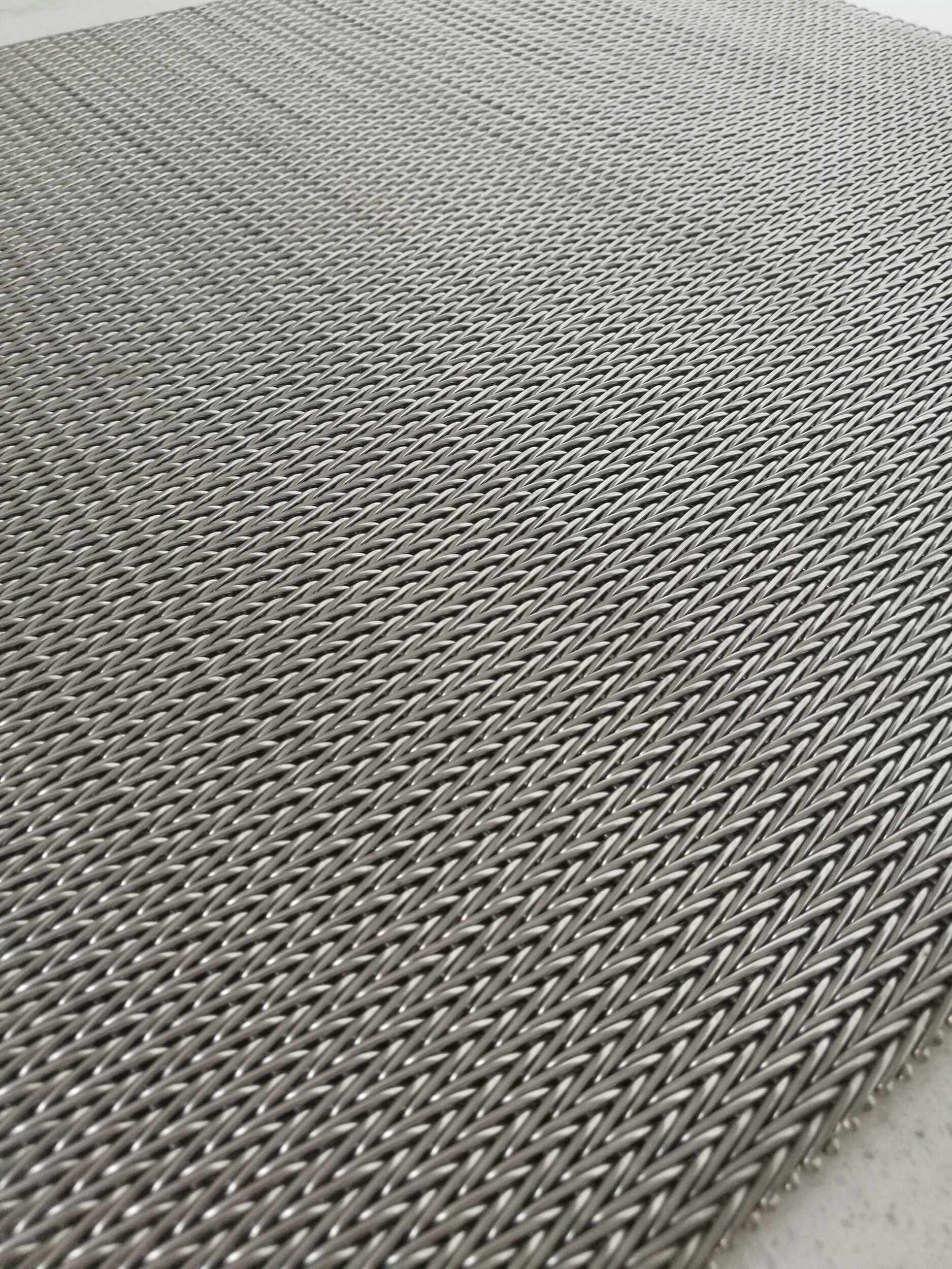 Selecting the Ideal Stainless Steel Conveyor Belt for Your Food Manufacturing Processes